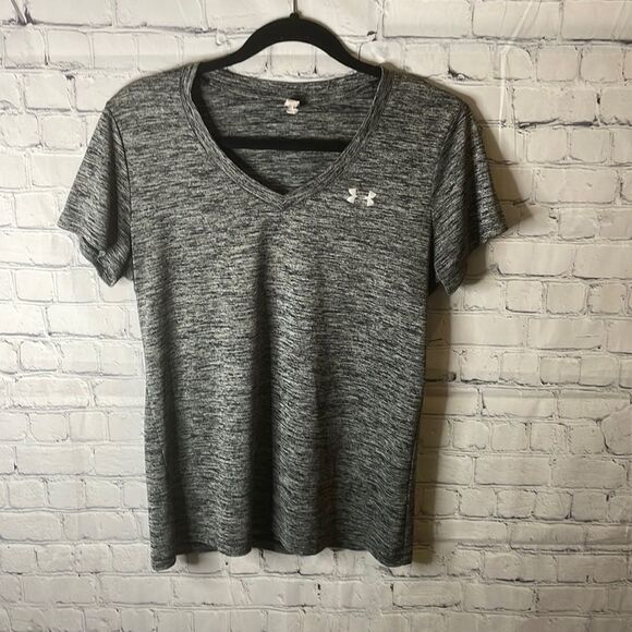 👕 Women’s Under Armour V-Neck Tee - Size Medium - Picture 1 of 4